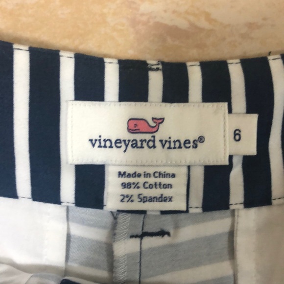 Vineyard Vines Women’s Shorts - Picture 3 of 4